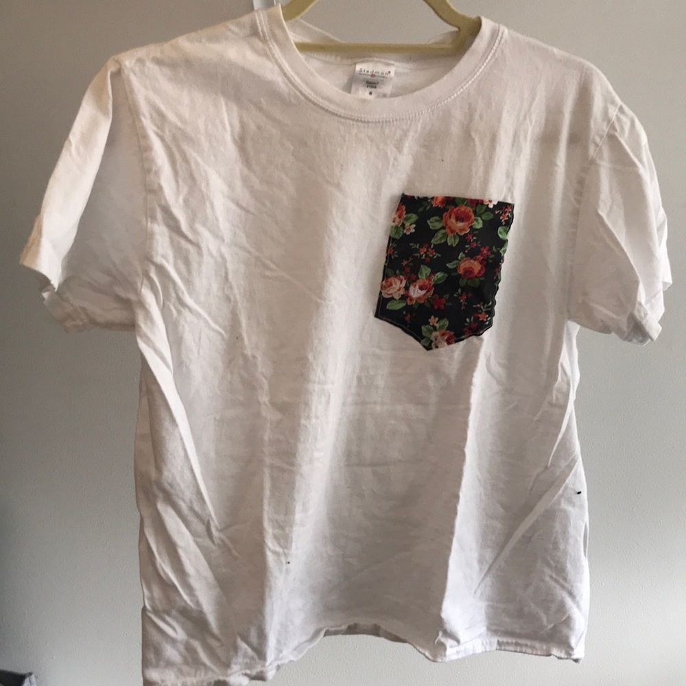 White tshirt with pocket detail